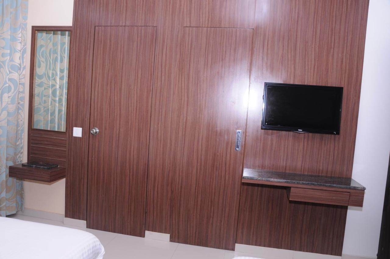 Hotel City Heart Shirdi Room photo