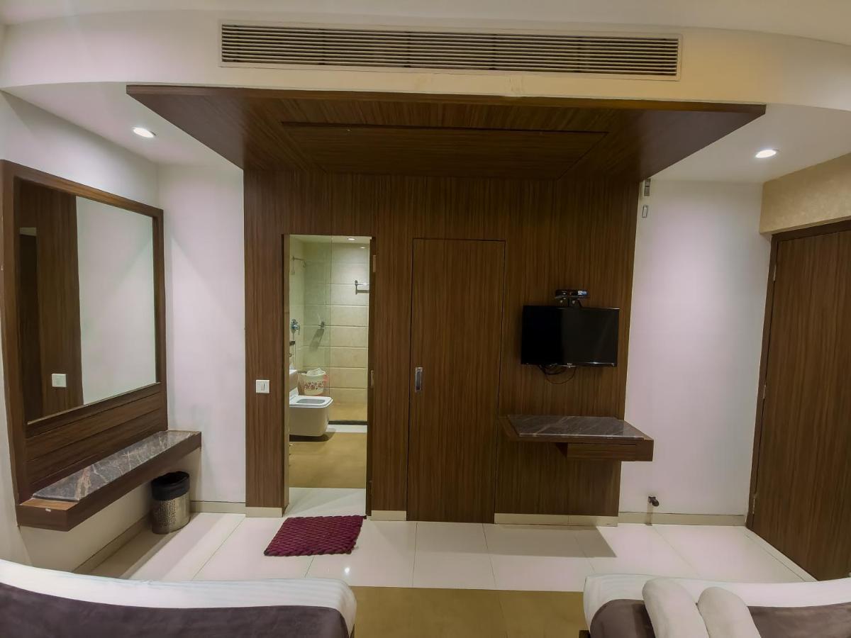 Hotel City Heart Shirdi Exterior photo