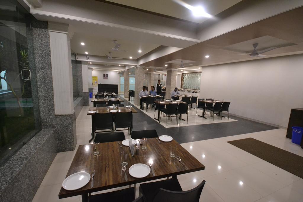 Hotel City Heart Shirdi Exterior photo